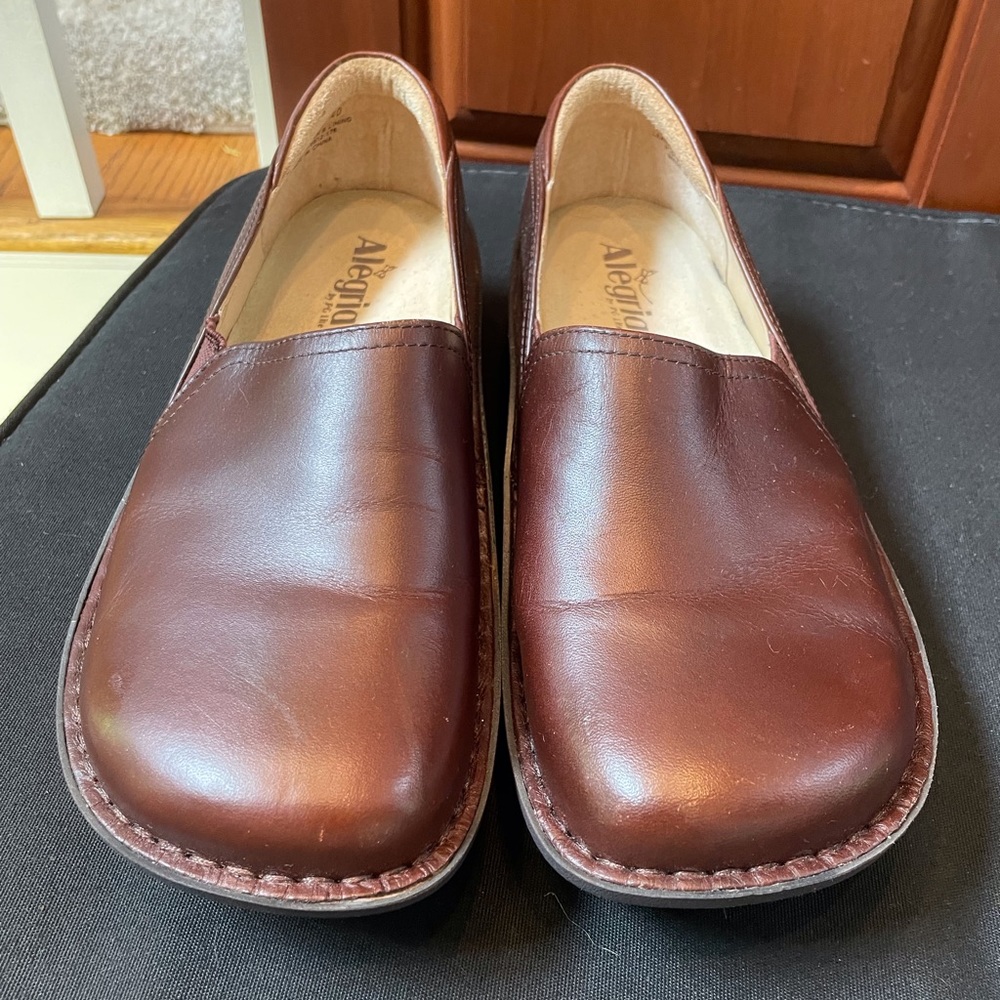 leather slip on clogs